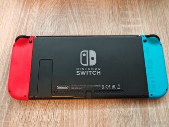 Nintendo Switch (krabice) - 4