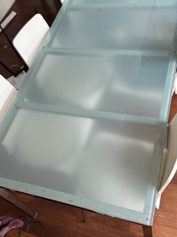 Skleněný stůl s židlemi z IKEA - 4