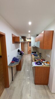 Kuchyň délky 255 cm s kováním Blum, včetně spotřebičů - 4