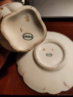 staré šálky s podšálkem - 4