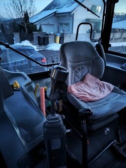 Traktor New Holland TL90A - 4