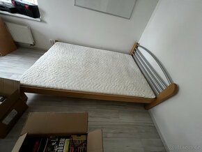 Dřevěná postel - 4