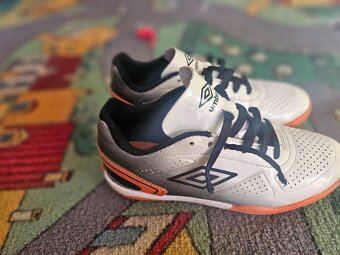 Umbro 33 - 4