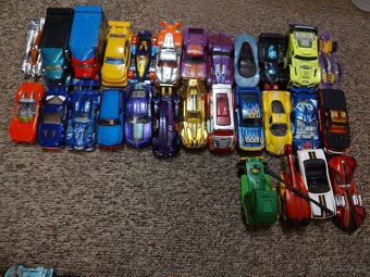Hot wheels a další autíčka - 4