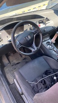 Prodám Honda civic 8g 1.4 ivtec. 2011 - 4