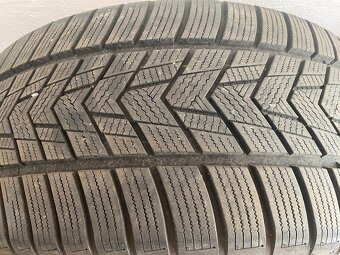 255/40 r20 - 4