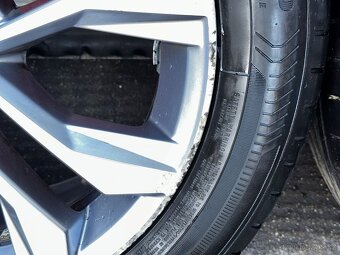 Original ALU kola VW Soho 17" 7J ET40 letní pneu 215/55/R17 - 4