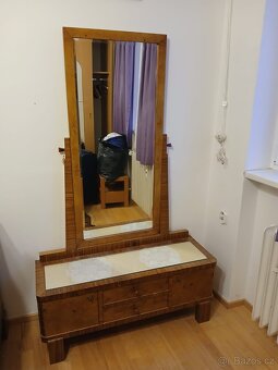 Postel a toaletní stolek - 4