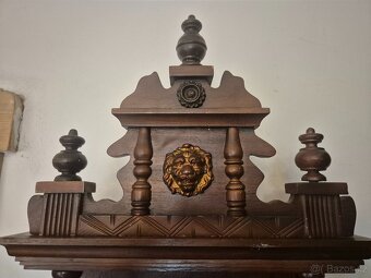 Zajímavě zdobené nástěnné hodiny – krásný design, funkční - 4