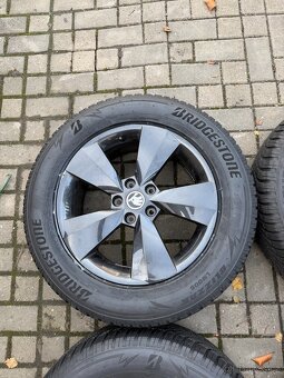 ORIGINÁL Alu Škoda NANUQ R17, 5x112 - ZIMNÍ PNEU - 4