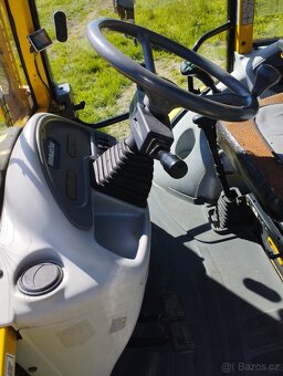 Predám traktorbager Komatsu WB 93R - 4