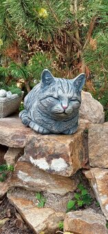 Zahradní dekorace- Dřímající kočka 2 - 4