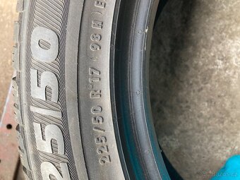 225/50/17 zimní - 4