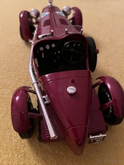 Kovovy model Alfa Romeo od Bburago - 4