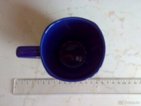 Modrý lesklý keramický hrnek 330ml - 4