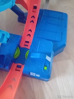 Hot wheels dráha se 4 smyckami - 4