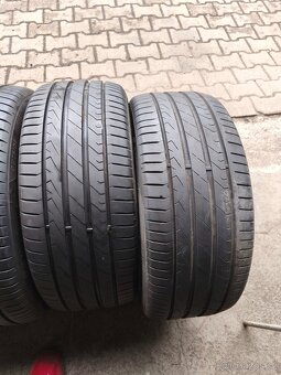 225/45/17 - 4