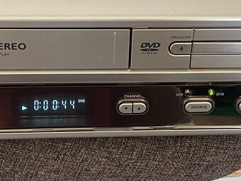 Kvalitní combo VHS a DVD přehrávač PHILIPS DVP620VR - 4