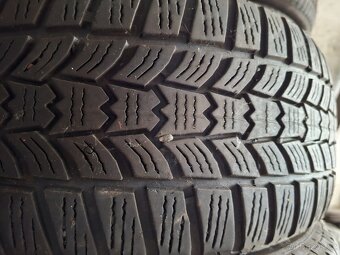 Prodám pneu 215/60R16 - 4