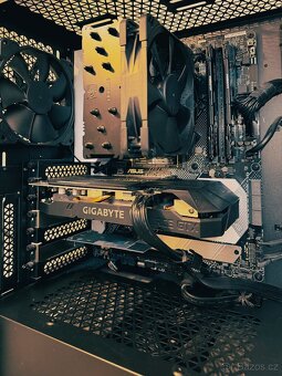 Prodám herní PC (i7, GTX 1660, 32G DDR4, 1.5TB SSD)+display - 4