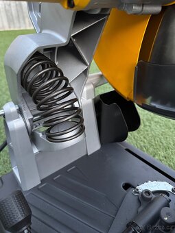 DeWalt DW872 - QS 2200W pila na kov TOP STAV - 4