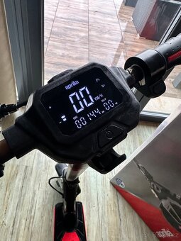 Aprilia eSR1 pouze 144km - 4