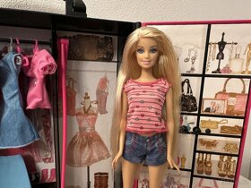 Barbie s šatní skříňkou - 4