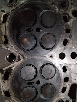 Hlava válců  komplet + kryt ventilů bmw e46 320d 110kw - 4