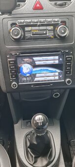 VW Caddy maxi 1.6 TDI, Webasto, tažné, 7míst - 4