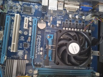 Stolní PC+ herní klávesnice myš - 4