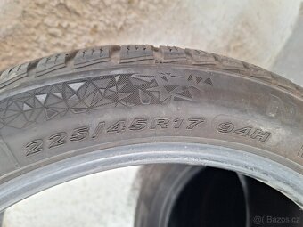Prodám zimní pneu 225/45/17  Nexen - 4