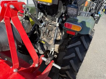 Malotraktor Captain 263 s čelním nakladačem s TP - 4