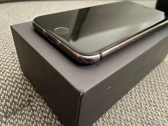 Apple iPhone 8 Space grey, 256GB - 4