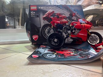 LEGO TECHNIC MOTORKA DUCATI - 4