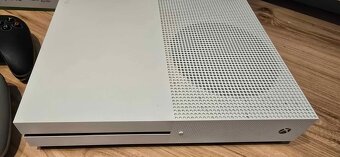 Xbox One S - 4