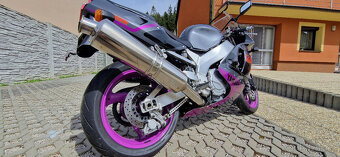YAMAHA YZF 750r - 4