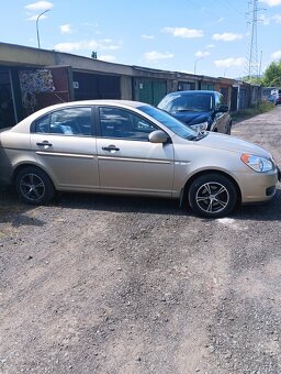 Hyundai Accent - 4