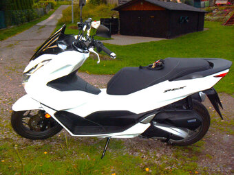 prodam hondu p.c.x.125 ccm,rok 2023 najeto 5500km. - 4