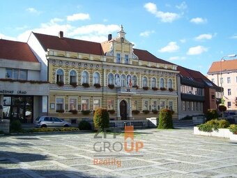 Pronájem obchodního prostoru 308 m2, ulice nám. E. Beneše, M - 4