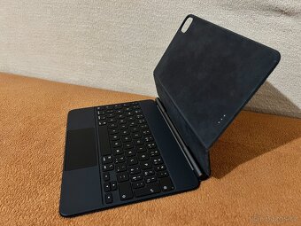 iPad Pro 11" M1 128 GB WiFi + Apple Pencil + Magic Keyboard - 4