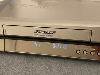 S-VHS video Panasonic, HIFI stero, 6 hlav, ovladač - 4