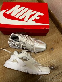 Nové tenisky Nike Huarache - 4
