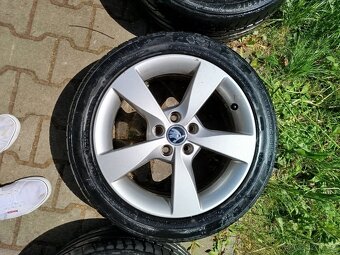 Alu kola Škoda R16 5X100 LETNÍ PNEU 215/45 - 4