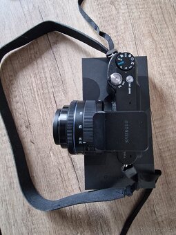 Fotoaparát, kompakt s výměnnými objektivi Samsung NX1000 - 4