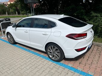 i30 fastback, STYLE + NAV, servisní knížka, 1. majitel - 4