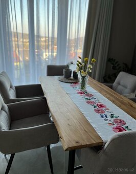 jídelní set – masivní stůl + 6 polstrovaných židlí - 4