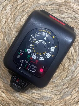 Blesk Contax TLA 30 - 4