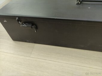 Uzamykatelná bedna např. na zbraně - 4