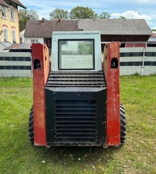 Smykový nakladač - 4