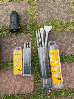 Prodám vrtací kladivo DeWALT D25144KP (900W) + příslušenství - 4